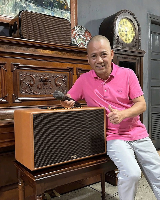 Cuộc sống của "đại gia chân đất" cưới chân dài thi hoa hậu, ở nhà sang 4 tầng trên đường Kim Giang - Ảnh 2.
