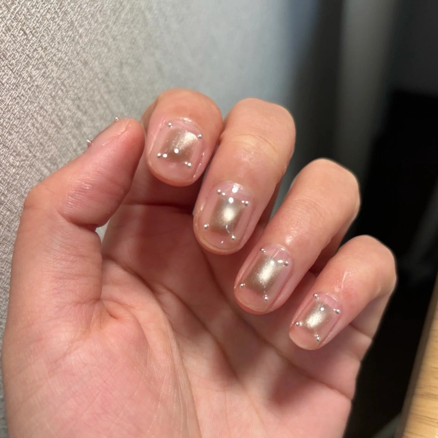 Tưởng đơn giản nhưng đây lại là mẫu nail được các tín đồ quiet luxury yêu thích nhất hiện nay - Ảnh 2.