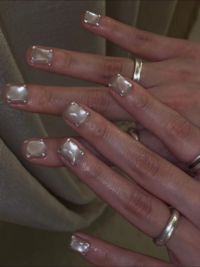 Tưởng đơn giản nhưng đây lại là mẫu nail được các tín đồ quiet luxury yêu thích nhất hiện nay - Ảnh 1.