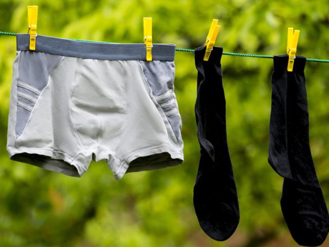 4 m&oacute;n đồ nam giới đừng tiếc tiền thay mới: N&acirc;ng cấp điện thoại, đồng hồ nhưng lại qu&ecirc;n thay những m&oacute;n v&agrave;i chục ngh&igrave;n- Ảnh 1.