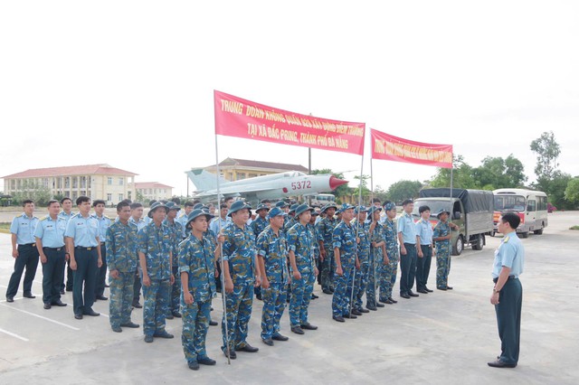 Sư đoàn 372 tổ chức xuất quân hỗ trợ xây dựng trường học tại các xã biên giới thành phố Đà Nẵng - Ảnh 1.