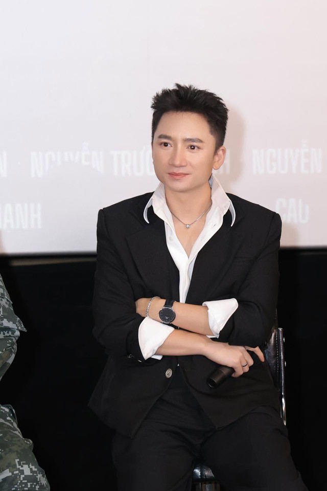 Việt Nam có nghệ sĩ trăm tỷ đổi đời nhờ 1 bản hit “đơn điệu”, cứ chạm tay là ra nhạc nổi cả nước- Ảnh 3. Việt Nam có nghệ sĩ trăm tỷ đổi đời nhờ 1 bản hit “đơn điệu”, cứ chạm tay là ra nhạc nổi cả nước- Ảnh 3.