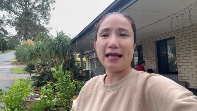 Nữ NSƯT l&agrave; mẹ đơn th&acirc;n đi mua nh&agrave; ở &Uacute;c: "Coi mấy c&aacute;i m&agrave; chưa trả gi&aacute; được"- Ảnh 1.