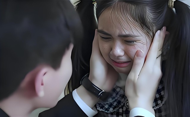 4 điều cha mẹ EQ thấp hay làm lúc chờ điểm thi của con - Ảnh 1.