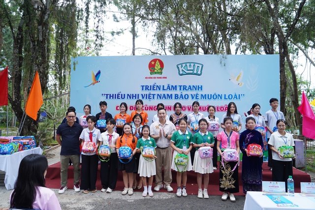 Khai mạc Triển l&atilde;m tranh &ldquo;Thiếu nhi Việt Nam bảo vệ mu&ocirc;n lo&agrave;i&rdquo;: Lan tỏa th&ocirc;ng điệp xanh từ những n&eacute;t vẽ tuổi thơ - Ảnh 1.
