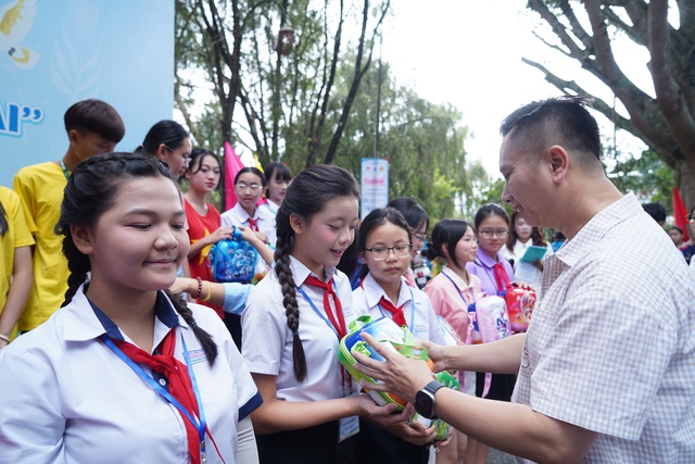 Khai mạc Triển l&atilde;m tranh &ldquo;Thiếu nhi Việt Nam bảo vệ mu&ocirc;n lo&agrave;i&rdquo;: Lan tỏa th&ocirc;ng điệp xanh từ những n&eacute;t vẽ tuổi thơ - Ảnh 3.