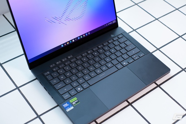 Trên tay ROG Zephyrus G14 (2026): Chia tay AMD sau 6 năm, ASUS đặt cược vào Intel để giải quyết điểm yếu lớn nhất của dòng máy này - Ảnh 2.