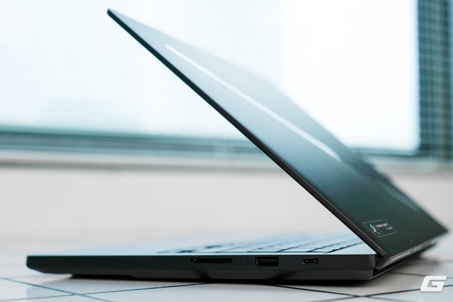 Trên tay ROG Zephyrus G14 (2026): Chia tay AMD sau 6 năm, ASUS đặt cược vào Intel để giải quyết điểm yếu lớn nhất của dòng máy này - Ảnh 10.