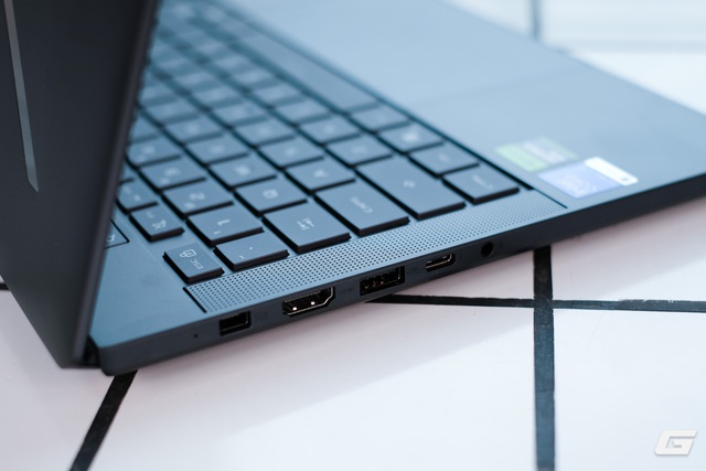 Trên tay ROG Zephyrus G14 (2026): Chia tay AMD sau 6 năm, ASUS đặt cược vào Intel để giải quyết điểm yếu lớn nhất của dòng máy này - Ảnh 9.