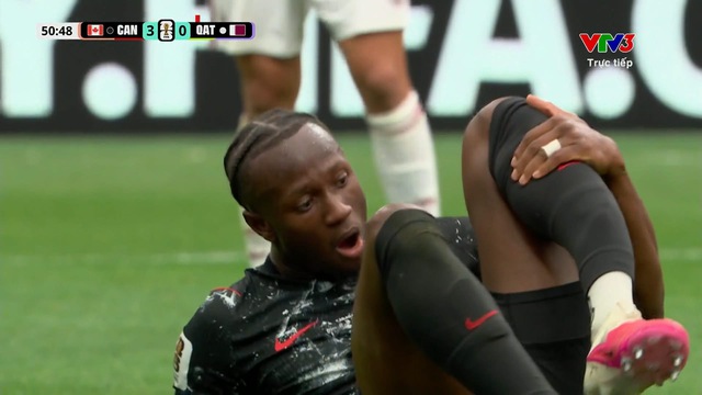 Ngôi sao Canada gãy chân rùng rợn ở World Cup hít cái gì màu xanh?- Ảnh 2. Ngôi sao Canada gãy chân rùng rợn ở World Cup hít cái gì màu xanh?- Ảnh 2.