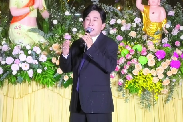 Cặp vợ chồng NSƯT bỏ &ocirc; đứng h&aacute;t giữa trời mưa lớn, n&oacute;i thẳng 1 điều- Ảnh 2.