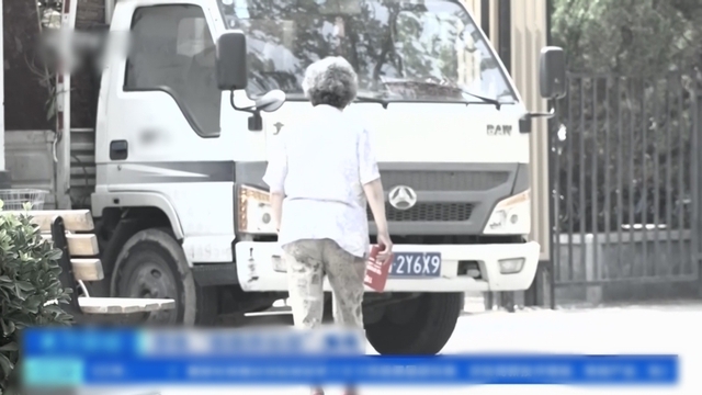 “100 người cao tuổi bị lừa gần 40 tỷ đồng”: Bán vàng, bán nhà theo lời nhân viên lừa đảo vì họ nhớ ngày sinh nhật của mình
- Ảnh 2. “100 người cao tuổi bị lừa gần 40 tỷ đồng”: Bán vàng, bán nhà theo lời nhân viên lừa đảo vì họ nhớ ngày sinh nhật của mình
- Ảnh 2.