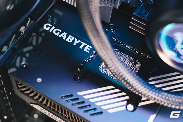 Cận cảnh bộ PC AI giá 1 tỷ đồng tại Việt Nam: Riêng tiền RAM 768GB đã mất 600 triệu đồng, nhưng doanh nghiệp vẫn mạnh tay mua liền 4 bộ- Ảnh 9. Cận cảnh bộ PC AI giá 1 tỷ đồng tại Việt Nam: Riêng tiền RAM 768GB đã mất 600 triệu đồng, nhưng doanh nghiệp vẫn mạnh tay mua liền 4 bộ- Ảnh 9.