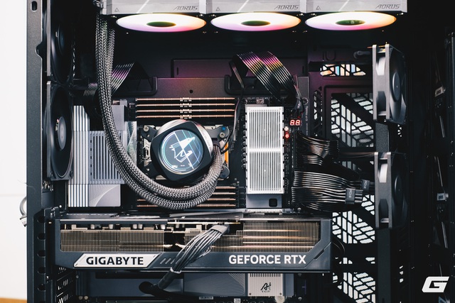 Cận cảnh bộ PC AI giá 1 tỷ đồng tại Việt Nam: Riêng tiền RAM 768GB đã mất 600 triệu đồng, nhưng doanh nghiệp vẫn mạnh tay mua liền 4 bộ- Ảnh 6. Cận cảnh bộ PC AI giá 1 tỷ đồng tại Việt Nam: Riêng tiền RAM 768GB đã mất 600 triệu đồng, nhưng doanh nghiệp vẫn mạnh tay mua liền 4 bộ- Ảnh 6.
