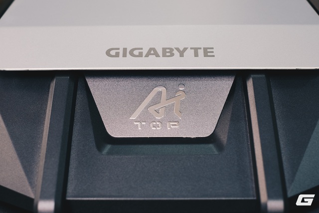 Cận cảnh bộ PC AI giá 1 tỷ đồng tại Việt Nam: Riêng tiền RAM 768GB đã mất 600 triệu đồng, nhưng doanh nghiệp vẫn mạnh tay mua liền 4 bộ- Ảnh 15. Cận cảnh bộ PC AI giá 1 tỷ đồng tại Việt Nam: Riêng tiền RAM 768GB đã mất 600 triệu đồng, nhưng doanh nghiệp vẫn mạnh tay mua liền 4 bộ- Ảnh 15.