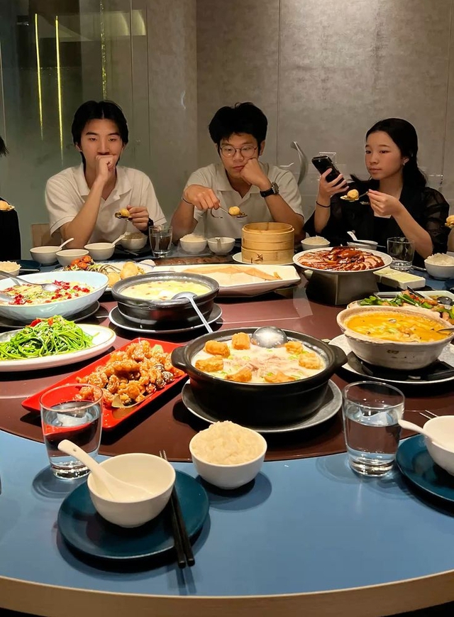 “Luật ngầm” khi chia bill cùng đồng nghiệp- Ảnh 2. “Luật ngầm” khi chia bill cùng đồng nghiệp- Ảnh 2.