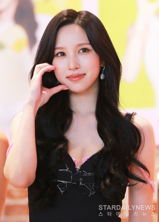 Mỹ nhân được đề cử đẹp nhất thế giới khoe vòng 1 khác lạ, tưởng tiểu thư kín đáo, ai ngờ lột xác khó tin- Ảnh 4. Mỹ nhân được đề cử đẹp nhất thế giới khoe vòng 1 khác lạ, tưởng tiểu thư kín đáo, ai ngờ lột xác khó tin- Ảnh 4.