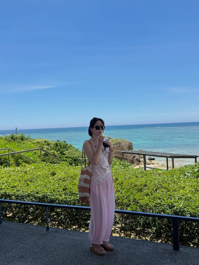 Lần đầu thấy Son Ye Jin liên tục khoe style mát mẻ thế này: Toàn đồ đơn giản nhưng dễ ưng- Ảnh 8. Lần đầu thấy Son Ye Jin liên tục khoe style mát mẻ thế này: Toàn đồ đơn giản nhưng dễ ưng- Ảnh 8.