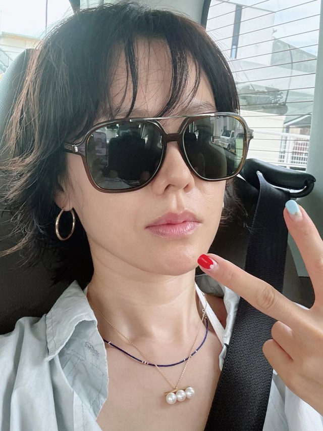 Lần đầu thấy Son Ye Jin liên tục khoe style mát mẻ thế này: Toàn đồ đơn giản nhưng dễ ưng- Ảnh 13. Lần đầu thấy Son Ye Jin liên tục khoe style mát mẻ thế này: Toàn đồ đơn giản nhưng dễ ưng- Ảnh 13.