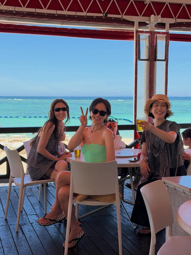 Lần đầu thấy Son Ye Jin liên tục khoe style mát mẻ thế này: Toàn đồ đơn giản nhưng dễ ưng- Ảnh 1. Lần đầu thấy Son Ye Jin liên tục khoe style mát mẻ thế này: Toàn đồ đơn giản nhưng dễ ưng- Ảnh 1.