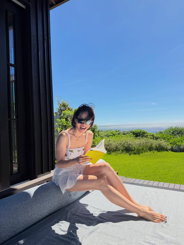 Lần đầu thấy Son Ye Jin liên tục khoe style mát mẻ thế này: Toàn đồ đơn giản nhưng dễ ưng- Ảnh 12. Lần đầu thấy Son Ye Jin liên tục khoe style mát mẻ thế này: Toàn đồ đơn giản nhưng dễ ưng- Ảnh 12.