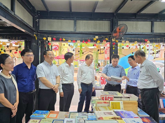 Mục tiêu đến năm 2030: Mỗi người dân đọc 8 cuốn sách mỗi năm và khát vọng đưa xuất bản Việt Nam vươn tầm quốc tế - Ảnh 2.