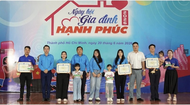 Vinh danh 95 gia đ&igrave;nh trẻ ti&ecirc;u biểu x&acirc;y dựng tổ ấm hạnh ph&uacute;c - Ảnh 1.