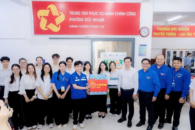 Lãnh đạo TP Hồ Chí Minh thăm, động viên các đội hình “Mùa hè số” 2026: Tuổi trẻ tiên phong lan tỏa chuyển đổi số đến cộng đồng - Ảnh 1.