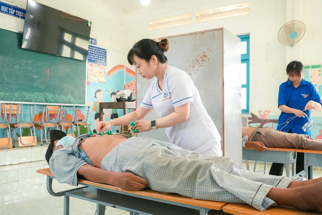 Hành trình nhân văn nơi vùng cao và sứ mệnh chăm sóc sức khỏe nhân dân của Bệnh viện Thống Nhất - Ảnh 3.