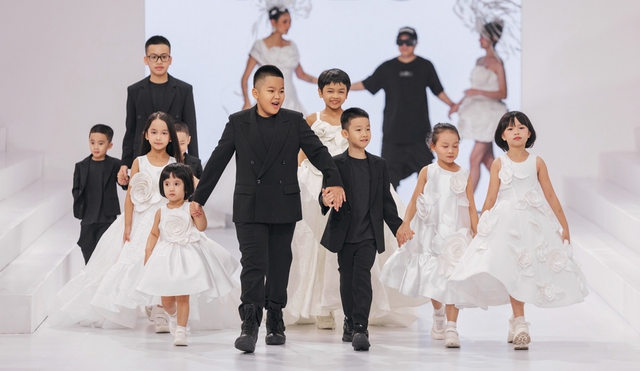 Cậu bé 12 tuổi có thân thế đặc biệt "nổi loạn" trên sàn catwalk, dàn sao Việt nói thẳng: "Hào quang ngôi sao!" - Ảnh 5.