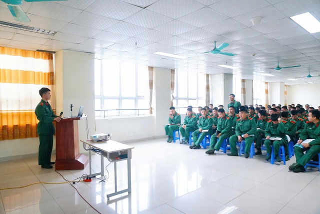 Khơi dậy t&iacute;nh tự gi&aacute;c trong r&egrave;n luyện kỷ luật của học vi&ecirc;n Tiểu đo&agrave;n 7, Trường Sĩ quan Ch&iacute;nh trị hiện nay - Ảnh 2.