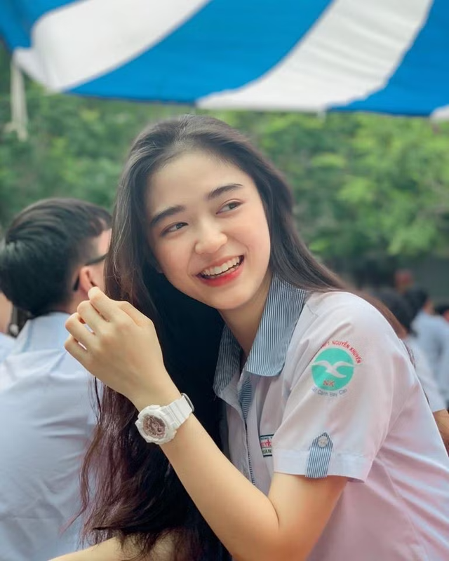 Mỹ nhân có ánh mắt kì lạ khi ngồi cạnh Võ Điền Gia Huy: Nổi tiếng khi tậu BMW năm 23 tuổi, không dám so mặt cũ với hiện tại- Ảnh 2. Mỹ nhân có ánh mắt kì lạ khi ngồi cạnh Võ Điền Gia Huy: Nổi tiếng khi tậu BMW năm 23 tuổi, không dám so mặt cũ với hiện tại- Ảnh 2.