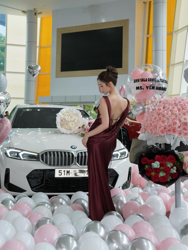Mỹ nhân có ánh mắt kì lạ khi ngồi cạnh Võ Điền Gia Huy: Nổi tiếng khi tậu BMW năm 23 tuổi, không dám so mặt cũ với hiện tại- Ảnh 8. Mỹ nhân có ánh mắt kì lạ khi ngồi cạnh Võ Điền Gia Huy: Nổi tiếng khi tậu BMW năm 23 tuổi, không dám so mặt cũ với hiện tại- Ảnh 8.