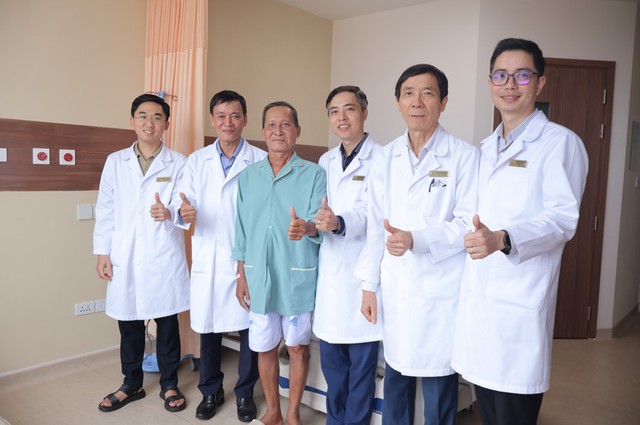 Bị ung thư x&acirc;m lấn b&agrave;ng quang, người đ&agrave;n &ocirc;ng 61 tuổi tho&aacute;t cửa tử nhờ chiến lược điều trị kh&aacute;c thường - Ảnh 2.