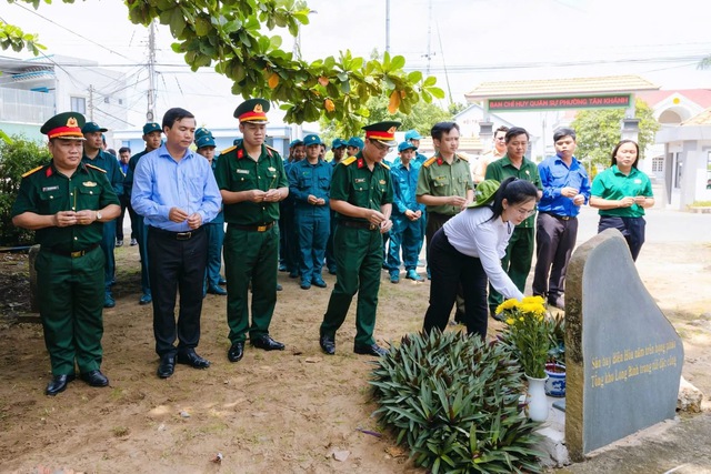Tuổi trẻ LLVT Thành phố ra quân ngày cao điểm “20 năm Hành quân xanh - Dấu ấn tình nguyện, vì Nhân dân phục vụ” - Ảnh 5.