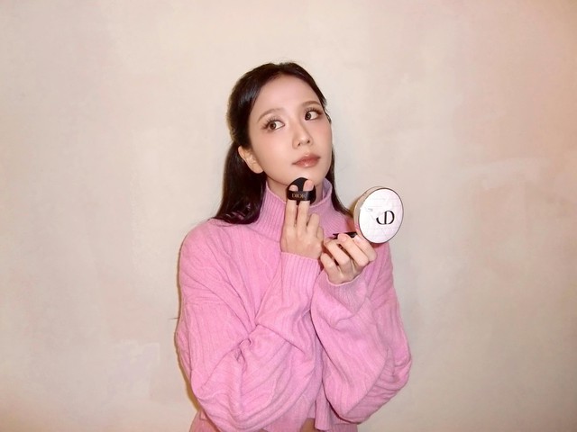 Jisoo (BLACKPINK) v&ocirc; tư lộ mặt thật, qu&ecirc;n lu&ocirc;n m&igrave;nh l&agrave; ai khi &ldquo;d&igrave;m h&agrave;ng&rdquo; bạn th&acirc;n nổi tiếng- Ảnh 4.