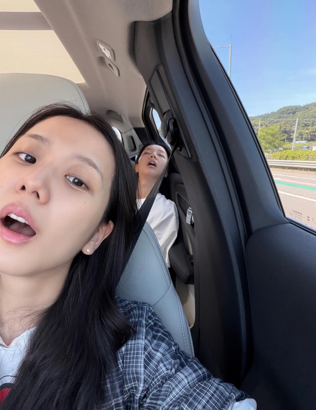 Jisoo (BLACKPINK) v&ocirc; tư lộ mặt thật, qu&ecirc;n lu&ocirc;n m&igrave;nh l&agrave; ai khi &ldquo;d&igrave;m h&agrave;ng&rdquo; bạn th&acirc;n nổi tiếng- Ảnh 2.