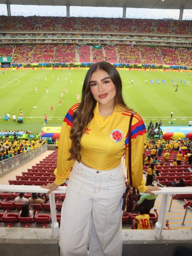 C&ocirc; g&aacute;i bất ngờ hot rần rần ở World Cup, bị nghi l&agrave; "bạn g&aacute;i trẻ" của huyền thoại Colombia, sự thật được h&eacute; lộ  - Ảnh 2.