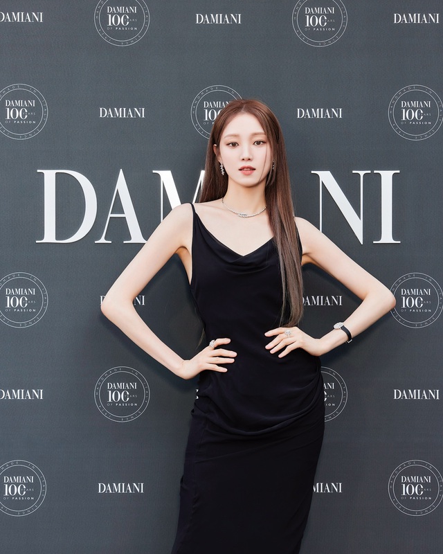 Chuyện g&igrave; vừa xảy ra với Lee Sung Kyung?- Ảnh 9.