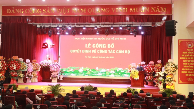 Lễ c&ocirc;ng bố quyết định bổ nhiệm lại Gi&aacute;m đốc v&agrave; bổ nhiệm Ph&oacute; Gi&aacute;m đốc thường trực Học viện B&aacute;o ch&iacute; v&agrave; Tuy&ecirc;n truyền - Ảnh 1.