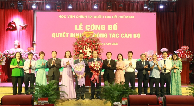 Lễ c&ocirc;ng bố quyết định bổ nhiệm lại Gi&aacute;m đốc v&agrave; bổ nhiệm Ph&oacute; Gi&aacute;m đốc thường trực Học viện B&aacute;o ch&iacute; v&agrave; Tuy&ecirc;n truyền - Ảnh 9.