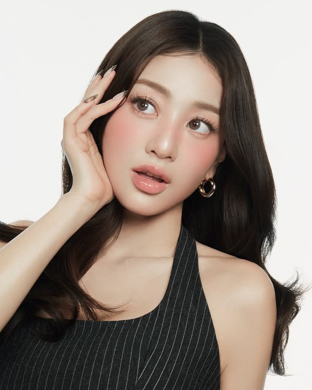 Đối thủ của Lisa (BLACKPINK) bị tố “nhận vơ” hát nhạc World Cup - Ảnh 1.