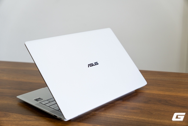ASUS ExpertBook Ultra: flagship laptop doanh nghiệp giá 100 triệu, nặng chưa đến 1kg mà sức mạnh không thể xem nhẹ - Ảnh 8.