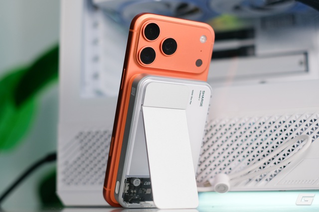 Trên tay viên pin MagSafe “không giống ai” với quạt RGB, thiết kế đậm chất Cyberpunk, chuẩn Qi2.2 xịn nhất hiện nay - Ảnh 4.