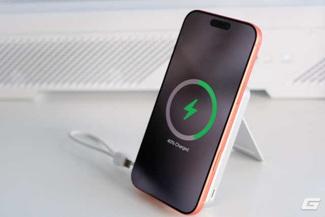 Trên tay viên pin MagSafe “không giống ai” với quạt RGB, thiết kế đậm chất Cyberpunk, chuẩn Qi2.2 xịn nhất hiện nay - Ảnh 10.
