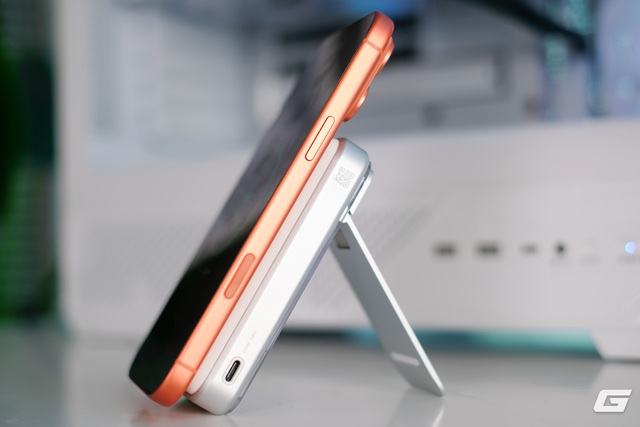 Trên tay viên pin MagSafe “không giống ai” với quạt RGB, thiết kế đậm chất Cyberpunk, chuẩn Qi2.2 xịn nhất hiện nay - Ảnh 6.