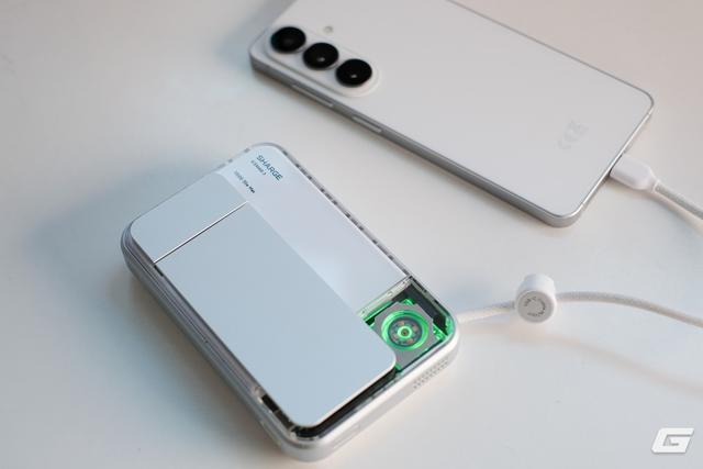 Trên tay viên pin MagSafe “không giống ai” với quạt RGB, thiết kế đậm chất Cyberpunk, chuẩn Qi2.2 xịn nhất hiện nay - Ảnh 13.