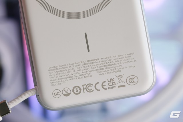 Trên tay viên pin MagSafe “không giống ai” với quạt RGB, thiết kế đậm chất Cyberpunk, chuẩn Qi2.2 xịn nhất hiện nay - Ảnh 12.