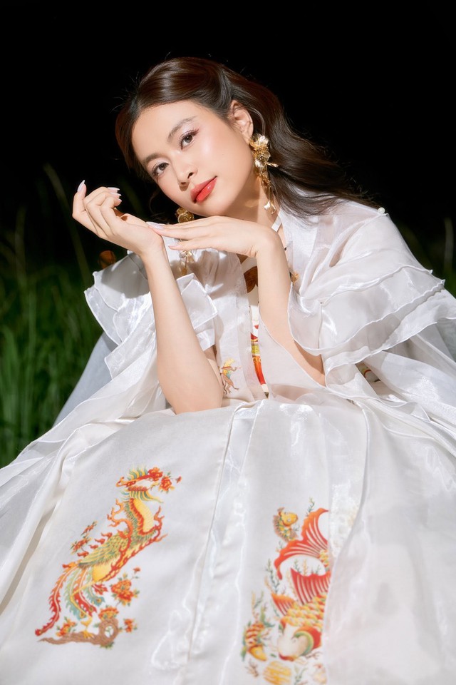 Nữ ca sĩ Việt mất 12 năm mới chạm đỉnh sự nghiệp, chỉ 1 câu hát đã nổi tiếng khắp Trung Quốc- Ảnh 1.