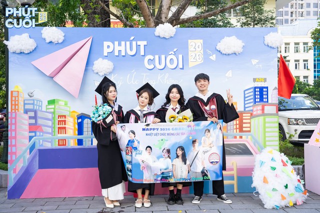 Photobooth Ph&uacute;t Cuối 2026 -  Nơi lưu giữ kỉ niệm của K42 trước ng&agrave;y cất c&aacute;nh  - Ảnh 1.